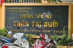 Vừa nghỉ hè, phụ huynh TH Trần Thị Bưởi đã được đề nghị đăng ký mua đồng phục