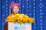 Tân Thạc sĩ Đỗ Như Thảo - Thủ khoa ngành Quản trị dịch vụ du lịch & lữ hành phát biểu. Ảnh: HSU.