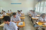 TPHCM: Thi Ngữ văn, một thí sinh gãy tay phải, thi phòng riêng có cán bộ ghi bài hộ
