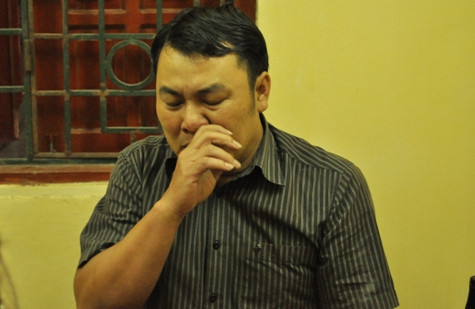 Vĩnh rơm rớm nước mắt khi nói về má của mình