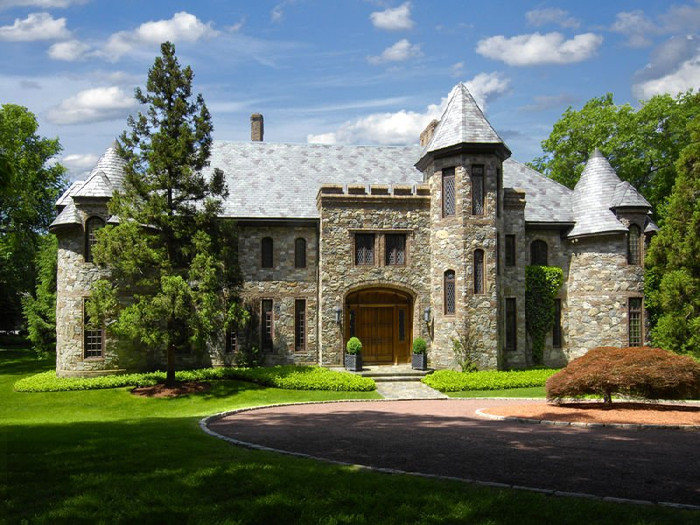 Lâu đài có 8 phòng ngủ, 8 phòng tắm