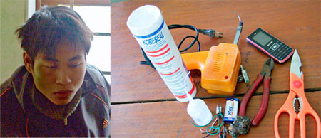 Sau khi vụ nổ xảy ra, gia đình chủ cửa hàng này liên tục nhận được những lời đe dọa qua tin nhắn từ một đối tượng lạ mặt với nội dung: “Cảm giác của bà chủ tiệm vàng thế nào sau vụ nổ ngoài cửa sáng nay”. Không chỉ cửa hàng Hùng Tâm mà các cửa hàng vàng bạc lớn trên địa bàn TP. Yên Bái cũng nhận được những lời đe dọa tống tiền từ kẻ lạ mặt này. Ngay sau đó, cơ quan công an tỉnh Yên Bái đã nhập cuộc và xác định được hung thủ gây ra vụ nổ. Trong ảnh là thủ phạm gây ra vụ nổ và tang vật gây án. (Ảnh: CAND)