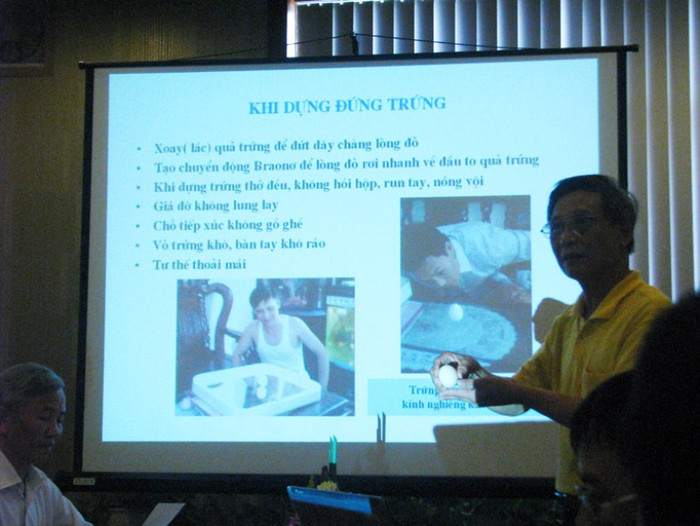 Từ những luận điểm đã nêu trong cuộc khảo nghiệm, ông Sơn Hà đưa ra nguyên tắc của việc “dựng trứng” trên đầu đũa, đầu bút bi, đầu đinh thậm chí cả đầu cây kim,... Từ những luận điểm đã nêu trong cuộc khảo nghiệm, ông Sơn Hà đưa ra nguyên tắc của việc “dựng trứng” trên đầu đũa, đầu bút bi, đầu đinh thậm chí cả đầu cây kim,...