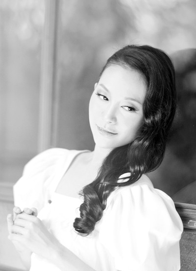 Linh Nga đang rất mong chờ khoảnh khắc được nghe tiếng khóc chào đời của đứa con đầu lòng. Điều đó với cô thật thiêng liêng, thật cảm xúc mà khó có thể dùng từ ngữ nào để diễn tả được. (Theo VNE) Linh Nga đang rất mong chờ khoảnh khắc được nghe tiếng khóc chào đời của đứa con đầu lòng. Điều đó với cô thật thiêng liêng, thật cảm xúc mà khó có thể dùng từ ngữ nào để diễn tả được. (Theo VNE)