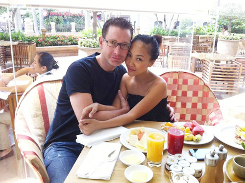 Cả đại gia đình Đoan Trang luôn ở bên cô trong suốt kì nghỉ ở Việt Nam và Thái Lan. Sắp tới Đoan Trang sẽ sang Thụy Điển thăm gia đình chồng. Nữ ca sĩ Socola cho biết cô cống hiến như vậy là đủ rồi, bây giờ cô muốn dành thời gian cho gia đình, vì chồng, vì con. (Theo Zing) Cả đại gia đình Đoan Trang luôn ở bên cô trong suốt kì nghỉ ở Việt Nam và Thái Lan. Sắp tới Đoan Trang sẽ sang Thụy Điển thăm gia đình chồng. Nữ ca sĩ Socola cho biết cô cống hiến như vậy là đủ rồi, bây giờ cô muốn dành thời gian cho gia đình, vì chồng, vì con. (Theo Zing)