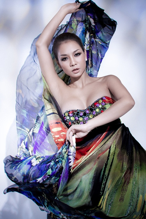 Thu Minh nói về người cũ Hoài Sa: "Tính cách tôi và Hoài Sa rất khác nhau về suy nghĩ lẫn quan điểm sống. Anh ấy hạnh phúc tôi rất vui. Càng mừng hơn khi tôi và anh ấy đã không trở thành vợ chồng vì sau chi tay cả hai đều tìm thấy những vui vẻ mới trong cuộc sống".(Theo Sành điệu) Thu Minh nói về người cũ Hoài Sa: "Tính cách tôi và Hoài Sa rất khác nhau về suy nghĩ lẫn quan điểm sống. Anh ấy hạnh phúc tôi rất vui. Càng mừng hơn khi tôi và anh ấy đã không trở thành vợ chồng vì sau chi tay cả hai đều tìm thấy những vui vẻ mới trong cuộc sống".(Theo Sành điệu)