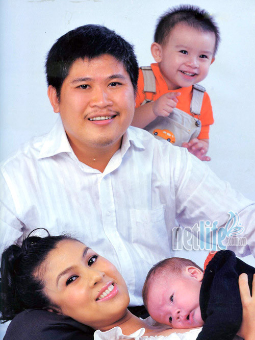 Phước Sang chia sẻ về quan điểm hôn nhân: "Đám cưới để làm gì khi tất cả chỉ là thủ tục. Quan trọng bản thân mình thấy hạnh phúc là được. Không phải một đám cưới rình rang, một ngàn người dự thì cuộc sống vợ chồng chúng tôi mới được thừa nhận". Phước Sang chia sẻ về quan điểm hôn nhân: "Đám cưới để làm gì khi tất cả chỉ là thủ tục. Quan trọng bản thân mình thấy hạnh phúc là được. Không phải một đám cưới rình rang, một ngàn người dự thì cuộc sống vợ chồng chúng tôi mới được thừa nhận".