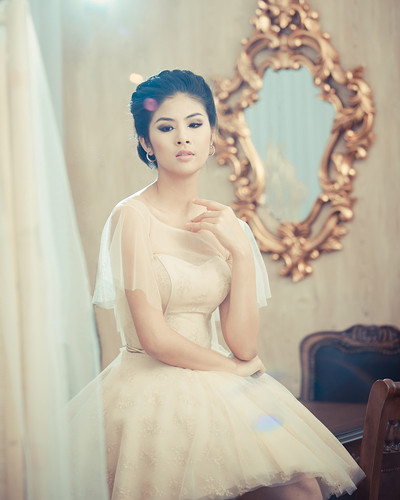 Trong bộ ảnh mới, Hoa hậu Ngọc Hân sang trọng, kiêu sa như một nàng công chúa bước ra từ truyện cổ tích. Trong bộ ảnh mới, Hoa hậu Ngọc Hân sang trọng, kiêu sa như một nàng công chúa bước ra từ truyện cổ tích.