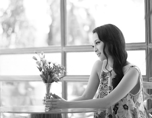 'Chim công của làng múa' sắp sinh con đầu lòng trong vài tuần tới. Cô đã tạm biệt sự náo nhiệt của showbiz để lắng đọng, chuẩn bị đón nhận vai trò mới trong cuộc sống. 'Chim công của làng múa' sắp sinh con đầu lòng trong vài tuần tới. Cô đã tạm biệt sự náo nhiệt của showbiz để lắng đọng, chuẩn bị đón nhận vai trò mới trong cuộc sống.