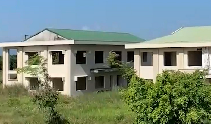 Dự án này đã được rót số tiền hơn 10 tỷ đồng với nhiều công trình đã gần hoàn thiện nhưng nằm "phơi sương" suốt nhiều năm qua gây lãng phí rất lớn. Ảnh: CTV Dự án này đã được rót số tiền hơn 10 tỷ đồng với nhiều công trình đã gần hoàn thiện nhưng nằm "phơi sương" suốt nhiều năm qua gây lãng phí rất lớn. Ảnh: CTV