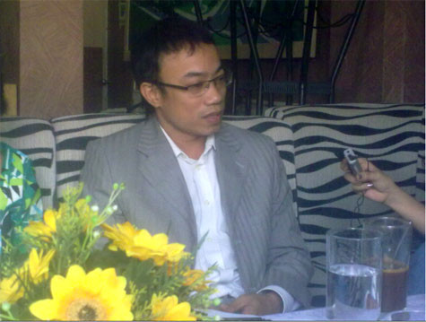 Ông Trần Khắc Tiến, Giám đốc Công ty CP sản xuất TM & Đầu tư Hương Việt - người đã từng bị BTC "Ngày hội mua nhà giá gốc" dọa chém bằng một thanh kiếm dài (Ảnh: Khởi Sự).