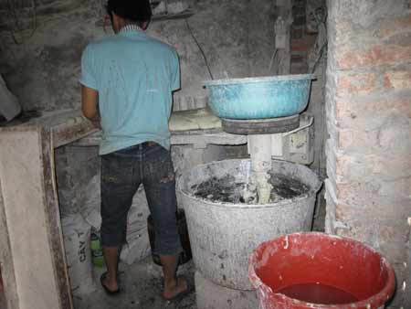 Thợ làm bánh tay không nặn bánh... Thợ làm bánh tay không nặn bánh...