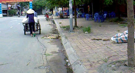 Xe chở nguyên liệu đi tới đâu, nước chảy nhớt tới đó.