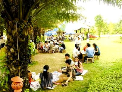 Nếu đi theo nhóm từ 3 người trở lên, du khách sẽ được giảm giá hấp dẫn từ 150.000 đồng đến 1,5 triệu đồng/nhóm Nếu đi theo nhóm từ 3 người trở lên, du khách sẽ được giảm giá hấp dẫn từ 150.000 đồng đến 1,5 triệu đồng/nhóm