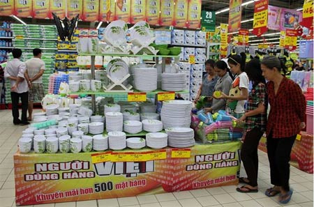 Nhiều mặt hàng khuyến mại chia sẻ nỗi lo cho người tiêu dùng trong thời lạm phát. Nhiều mặt hàng khuyến mại chia sẻ nỗi lo cho người tiêu dùng trong thời lạm phát.