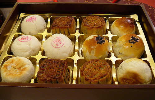 Bề ngoài bắt mắt nhưng mấy ai biết được đằng sau đó, chất lượng bánh trung thu như thế nào?!