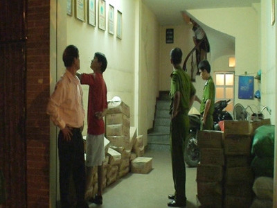 Bắt giữ hơn 2 tấn nhân bánh Trung thu tại phố Thụy Khuê ngày 23/8 Bắt giữ hơn 2 tấn nhân bánh Trung thu tại phố Thụy Khuê ngày 23/8