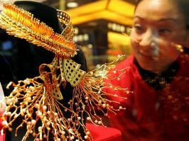 Các cửa tiệm kim hoàn sáng nay thu hẹp chênh lệch mua - bán còn 200.000 đồng/lượng để kích thích giao dịch. Các cửa tiệm kim hoàn sáng nay thu hẹp chênh lệch mua - bán còn 200.000 đồng/lượng để kích thích giao dịch.