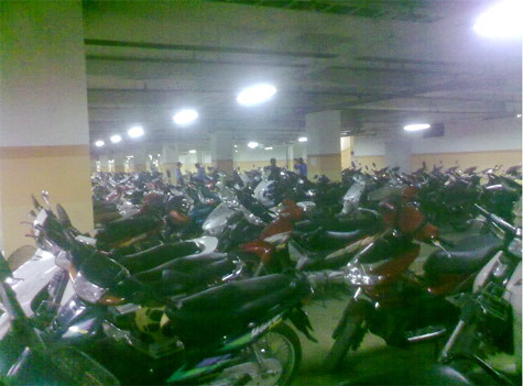 Trăm nghìn chiếc xe được gửi để vào nghỉ ngơi, mua sắm, giải trí tại Grand Plaza mà không có vé và có thể mất bất cứ lúc nào. Trăm nghìn chiếc xe được gửi để vào nghỉ ngơi, mua sắm, giải trí tại Grand Plaza mà không có vé và có thể mất bất cứ lúc nào.