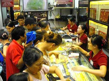 Theo tư vấn của Tổng GĐ Bảo Tín Minh Châu: Nếu người dân chưa có nhu cầu thực sự thì không nên mua vàng vào thời điểm này.