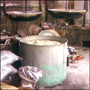 Nồi luộc bánh trông chẳng khác nào nồi cám lợn...