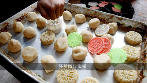 Những chiếc bánh như thế này có thể chứa nhiều chất độc hại.