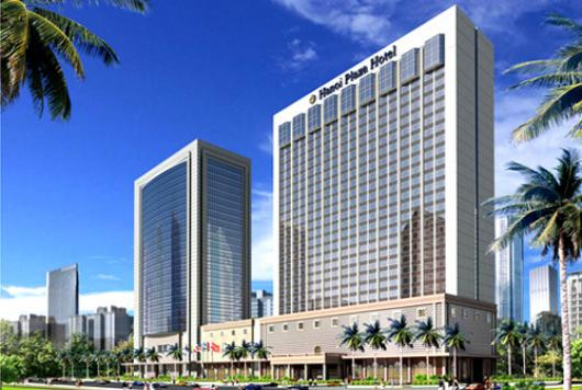 Trung tâm thương mại Grand Plaza 'lọt thỏm' giữa khách sạn và tòa văn phòng cũng là 1 lý do theo người dân khiến nó trở nên vắng khách.