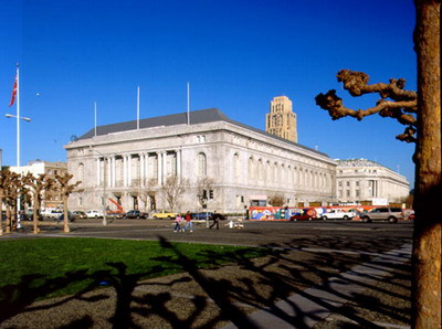 Trong tiết thu êm dịu, nắng San Francisco vàng ngọt lướt nhẹ trên tán lá... Trong tiết thu êm dịu, nắng San Francisco vàng ngọt lướt nhẹ trên tán lá...