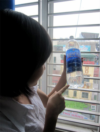 Nhiều khách hàng bày tỏ sự thất vọng khi nước uống Aquafina nổi tiếng tinh khiết lại chứa nhiều cặn đục... Nhiều khách hàng bày tỏ sự thất vọng khi nước uống Aquafina nổi tiếng tinh khiết lại chứa nhiều cặn đục...