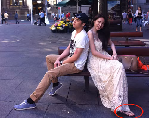 Đầu tháng 4/2012, bắt đầu có dấu hiệu bầu bí, Thủy Tiên cùng lưu diễn với Noo Phước Thịnh tại Sydney. Đặc biệt, Thủy Tiên không vận vào chân những đôi giầy cao gót để độn dáng như mọi khi, thay vào đó cô chọn dép bệt, xỏ ngón.