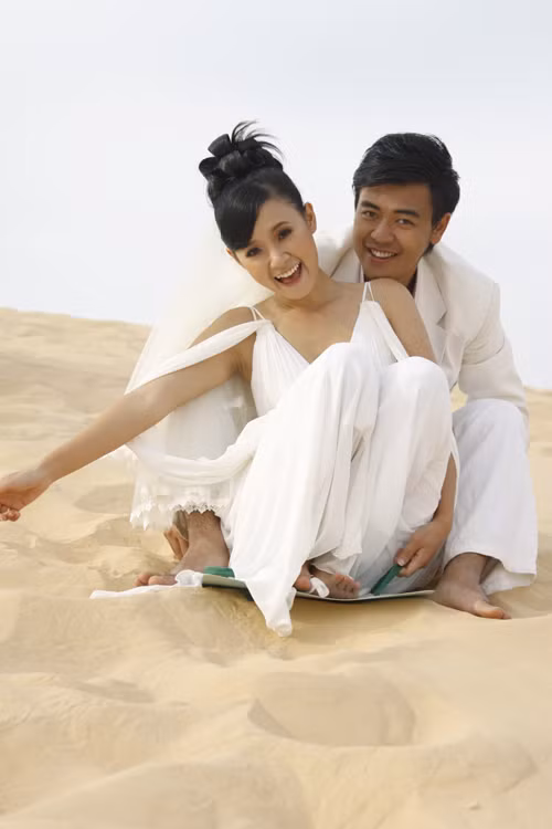 Đó là tình huống trong bộ phim 'Cô nàng tóc rối' mà hot girl Midu và chàng MC 'Chiếc nón kỳ diệu' đóng vai chính. (Theo ngoisao) Đó là tình huống trong bộ phim 'Cô nàng tóc rối' mà hot girl Midu và chàng MC 'Chiếc nón kỳ diệu' đóng vai chính. (Theo ngoisao)