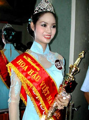 Người đẹp đất cảng Phạm Thị Mai Phương đăng quang Hoa hậu Việt Nam năm 2002, cô sinh năm 1985. Người đẹp đất cảng Phạm Thị Mai Phương đăng quang Hoa hậu Việt Nam năm 2002, cô sinh năm 1985.