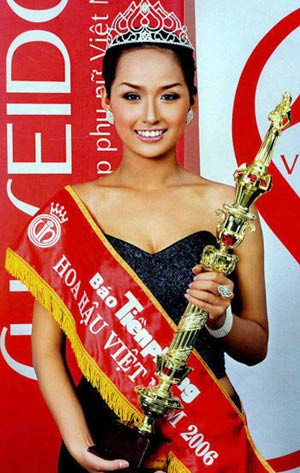 Mai Phương Thúy đăng quang Hoa hậu vào năm 2006, cô gái sinh năm 1988 này là người đẹp Hà Nội thứ 5 giành được ngôi Hoa hậu trong cuộc thi Hoa hậu Việt Nam. Mai Phương Thúy đăng quang Hoa hậu vào năm 2006, cô gái sinh năm 1988 này là người đẹp Hà Nội thứ 5 giành được ngôi Hoa hậu trong cuộc thi Hoa hậu Việt Nam.