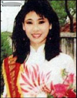 Hà Kiều Anh đăng quang hoa hậu năm 1992, cô gái sinh năm 1976 này đến từ TP HCM. Hà Kiều Anh đăng quang hoa hậu năm 1992, cô gái sinh năm 1976 này đến từ TP HCM.