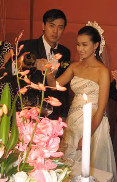 Tuấn Tú đã từng kết hôn với diễn viên xinh đẹp Lã Thanh Huyền trong phim "Blog nàng dâu". Hẳn không ít người ghen tị với đôi trai tài gái sắc. Tuấn Tú đã từng kết hôn với diễn viên xinh đẹp Lã Thanh Huyền trong phim "Blog nàng dâu". Hẳn không ít người ghen tị với đôi trai tài gái sắc.