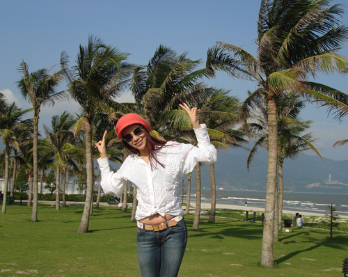 Những hình ảnh đẹp của ca sĩ đất mỏ tung tăng trên biển đã được ghi lại. (Theo ngoisao)