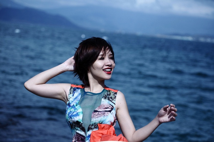 Mai Khôi chia sẻ mỗi khi đứng trước biển mình cảm thấy tâm hồn tự do vô cùng và dễ thể hiện cảm xúc để có những khung hình đẹp nhất. Bộ ảnh không nằm trong chủ ý của Khôi nên rất tự nhiên. (Theo GDVN) Mai Khôi chia sẻ mỗi khi đứng trước biển mình cảm thấy tâm hồn tự do vô cùng và dễ thể hiện cảm xúc để có những khung hình đẹp nhất. Bộ ảnh không nằm trong chủ ý của Khôi nên rất tự nhiên. (Theo GDVN)