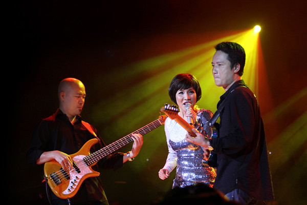 Với những khán giả yêu tiếng hát của diva tóc ngắn, ai cũng ra về với tâm trạng lâng lâng bởi họ đã được nhìn lại cả chặng đường 20 năm mà Mỹ Linh đã đi qua với nhiều nỗi trăn trở. Với những khán giả yêu tiếng hát của diva tóc ngắn, ai cũng ra về với tâm trạng lâng lâng bởi họ đã được nhìn lại cả chặng đường 20 năm mà Mỹ Linh đã đi qua với nhiều nỗi trăn trở.