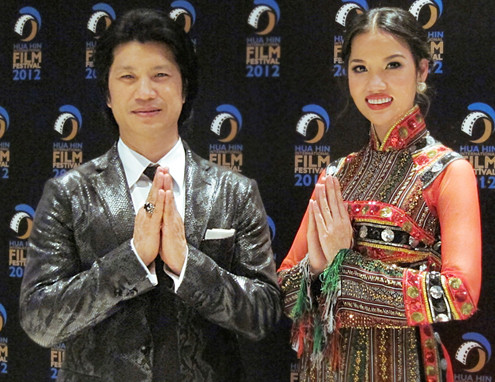 Đầu năm 2012, diễn viên Bebe Phạm cùng Dustin Nguyễn cũng đã có thời gian bên nhau khi cùng sang thành phố Hua Bin, Thái Lan tham dự Liên hoan phim quốc tế Hua Bin 2012. Đầu năm 2012, diễn viên Bebe Phạm cùng Dustin Nguyễn cũng đã có thời gian bên nhau khi cùng sang thành phố Hua Bin, Thái Lan tham dự Liên hoan phim quốc tế Hua Bin 2012.