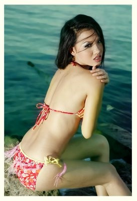 Nổi bật với sắc đẹp và nghị lực nhưng Bebe Phạm luôn biết mình phải làm gì để vươn lên phía trước. Nổi bật với sắc đẹp và nghị lực nhưng Bebe Phạm luôn biết mình phải làm gì để vươn lên phía trước.