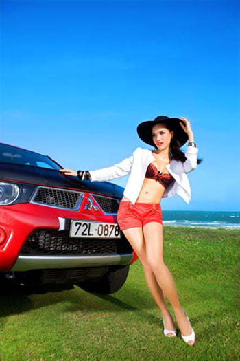 Bebe Phạm xinh đẹp và quyến rũ dưới nắng vàng lung linh cùng luồng gió mát mang theo vị mặn của biển. (Theo 24h) Bebe Phạm xinh đẹp và quyến rũ dưới nắng vàng lung linh cùng luồng gió mát mang theo vị mặn của biển. (Theo 24h)