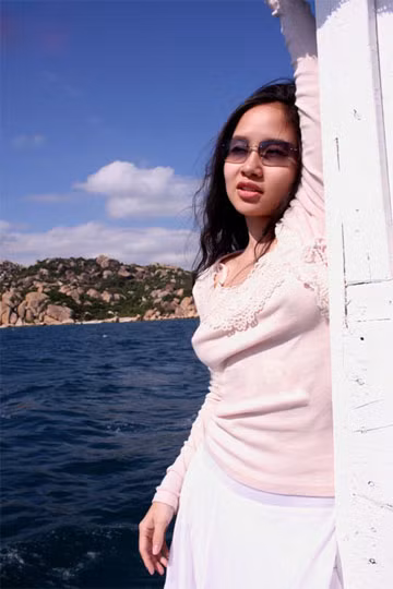 Mai Khôi đã có những giây phút thư giãn tuyệt vời tại đảo Bình Tiên trước khi cho ra dự án bộ đôi CD đầu năm 2010.