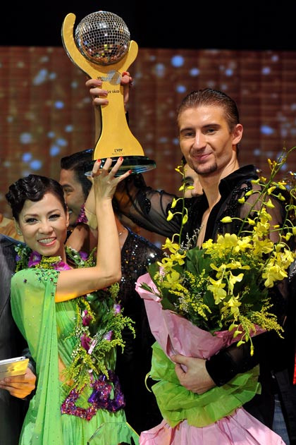 Cô từng gắn bó với bạn nhảy và nỗ lực trong cuộc thi Bước nhảy hoàn vũ 2011, cuộc thi đã mang lại ngôi vị vô địch sau những cố gắng hết mình của Thu Minh. (Theo VNE) Cô từng gắn bó với bạn nhảy và nỗ lực trong cuộc thi Bước nhảy hoàn vũ 2011, cuộc thi đã mang lại ngôi vị vô địch sau những cố gắng hết mình của Thu Minh. (Theo VNE)