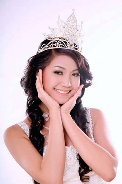 Trần Thị Thùy Dung đăng quang Hoa hậu Việt Nam vào năm 2008, Thùy Dung sinh năm 1990 và là người đầu tiên đại diện cho miền Trung tỏa sáng ở cuộc thi sắc đẹp của quốc gia. Trần Thị Thùy Dung đăng quang Hoa hậu Việt Nam vào năm 2008, Thùy Dung sinh năm 1990 và là người đầu tiên đại diện cho miền Trung tỏa sáng ở cuộc thi sắc đẹp của quốc gia.