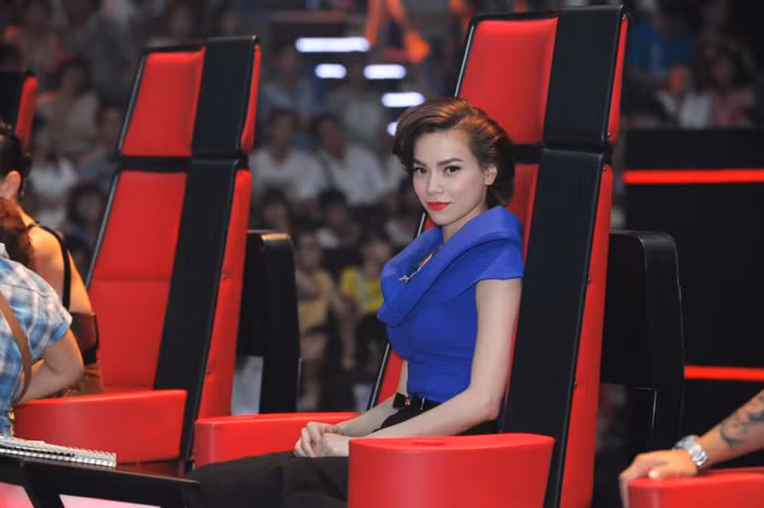 Sở hữu vóc dáng mảnh mai và chiều cao lý tưởng, Hồ Ngọc Hà dễ dàng chọn cho mình được trang phục tôn lên những điểm mạnh của vóc dáng. Sở hữu vóc dáng mảnh mai và chiều cao lý tưởng, Hồ Ngọc Hà dễ dàng chọn cho mình được trang phục tôn lên những điểm mạnh của vóc dáng.