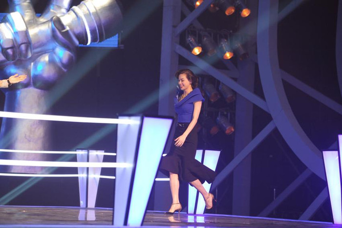 Khán giả xem truyền hình không rời mắt trước vẻ đẹp trẻ trung và quyến rũ của gái một con Hà Hồ. Khán giả xem truyền hình không rời mắt trước vẻ đẹp trẻ trung và quyến rũ của gái một con Hà Hồ.