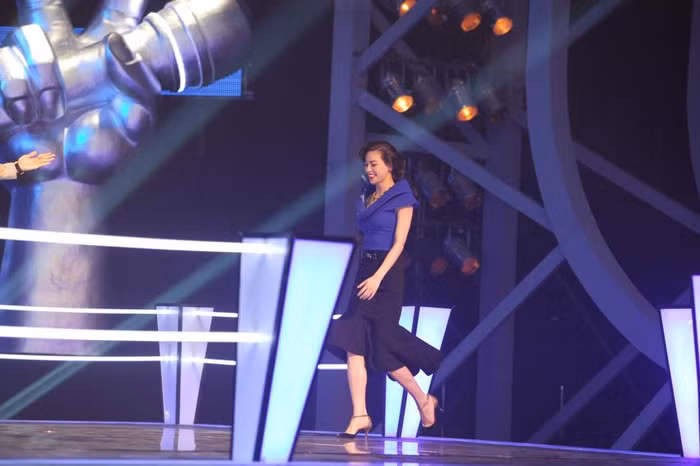 Khán giả xem truyền hình không rời mắt trước vẻ đẹp trẻ trung và quyến rũ của gái một con Hà Hồ. Khán giả xem truyền hình không rời mắt trước vẻ đẹp trẻ trung và quyến rũ của gái một con Hà Hồ.