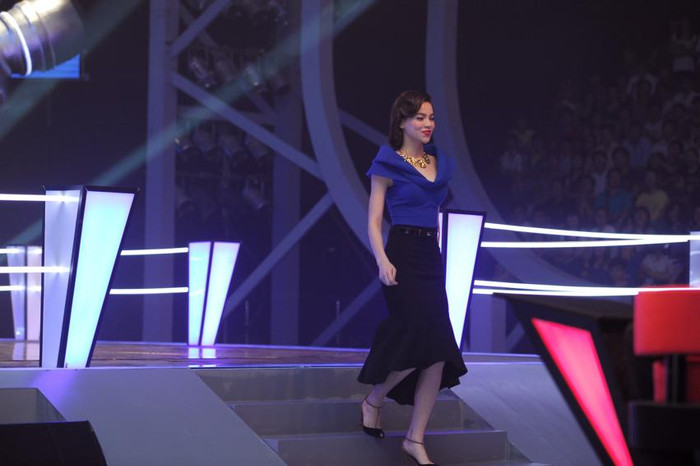 Trang phục không quá cầu kỳ nhưng đủ mang lại vẻ đẹp gợi cảm và nữ tính cho Hà Hồ. Trang phục không quá cầu kỳ nhưng đủ mang lại vẻ đẹp gợi cảm và nữ tính cho Hà Hồ.