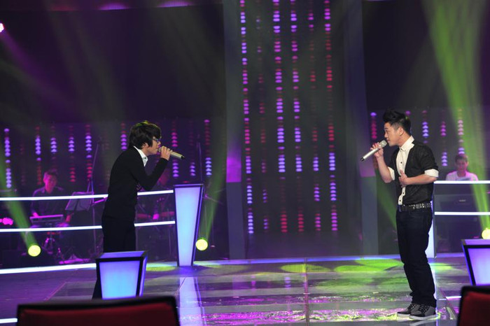 Nếu Hồng Dương có sự lột xác với giọng hát đầy nội lực thì Bùi Anh Tuấn vẫn trung thành theo phong cách biểu diễn nhẹ nhàng, trữ tình. Nếu Hồng Dương có sự lột xác với giọng hát đầy nội lực thì Bùi Anh Tuấn vẫn trung thành theo phong cách biểu diễn nhẹ nhàng, trữ tình.