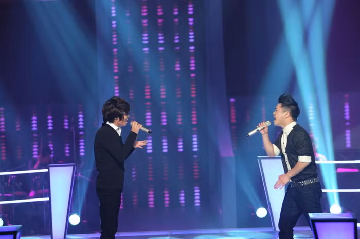 Bùi Anh Tuấn là một anh chàng ngọt ngào từ giọng hát đến tính cách; tuy nhiên tại tập 1 vòng Đối đầu xét tổng thể thì giọng của Hồng Dương vẫn nhỉnh hơn.